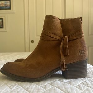 Billabong Women’s Brown Ankle Boots with Tassels Size 8